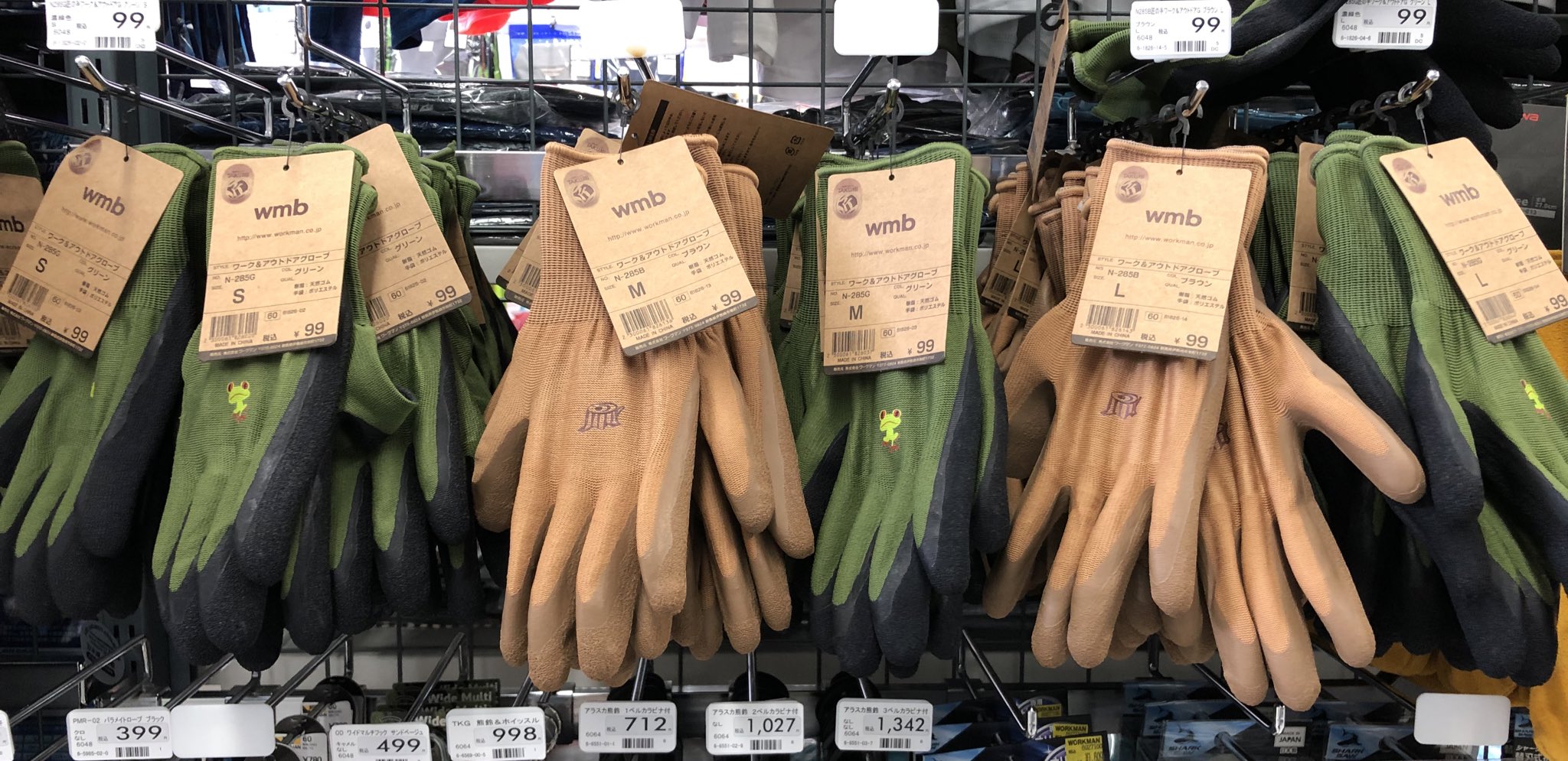 ワークマン古川bp店 アウトドアグローブ入荷しました 比較的沢山入荷したのでゆっくりご来店ください ワークマン 古川 Workman アウトドアグローブ アウトドア カエル手袋 切株手袋 T Co Umox2qoill Twitter