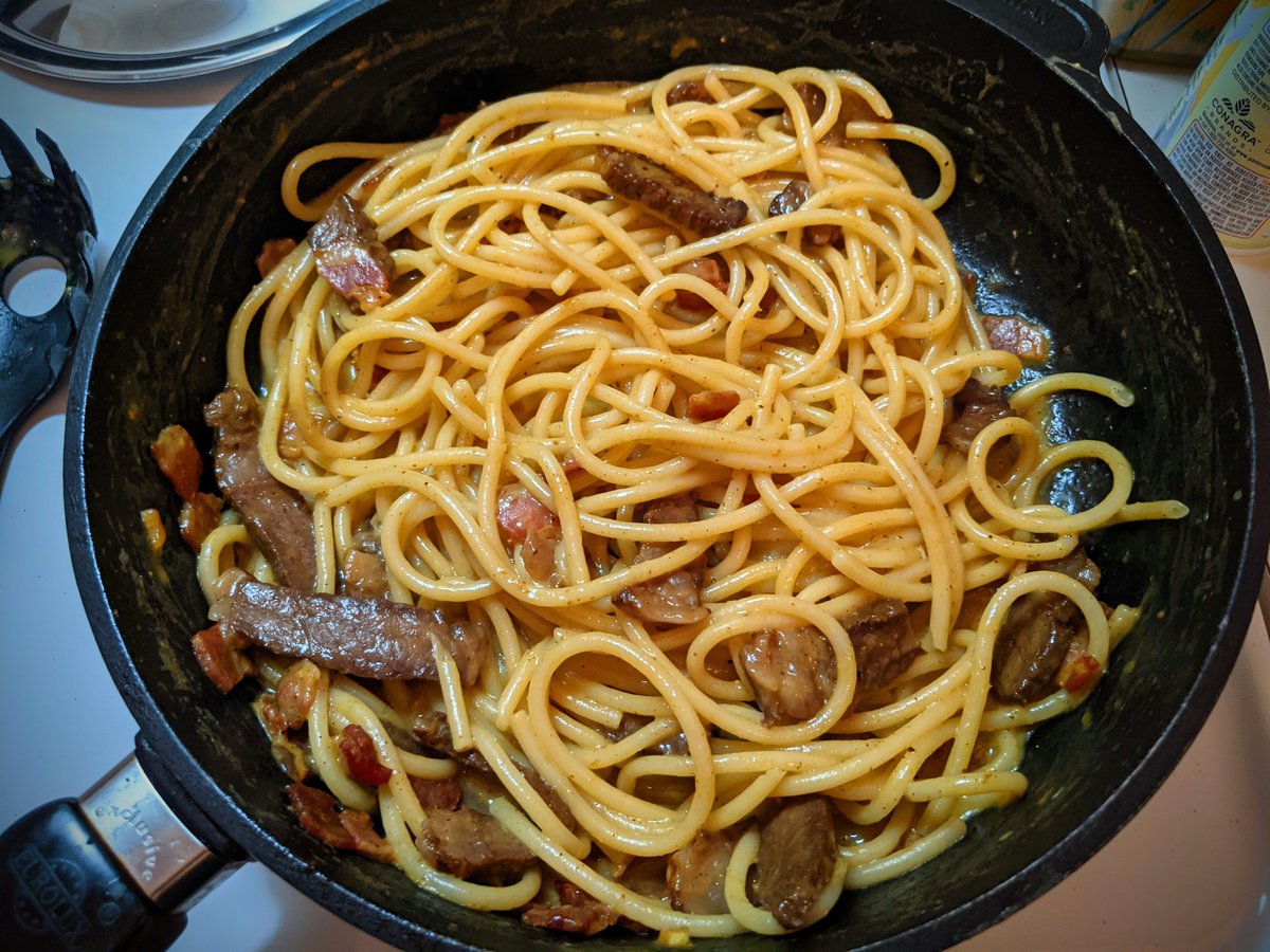 aharmlessweirdo's tweet photo. So it turns out shawarma spiced ribeye in a carbonara is crazy delicious
#culturallyconfused #delicious https://t.co/ny2FOs9Htn
