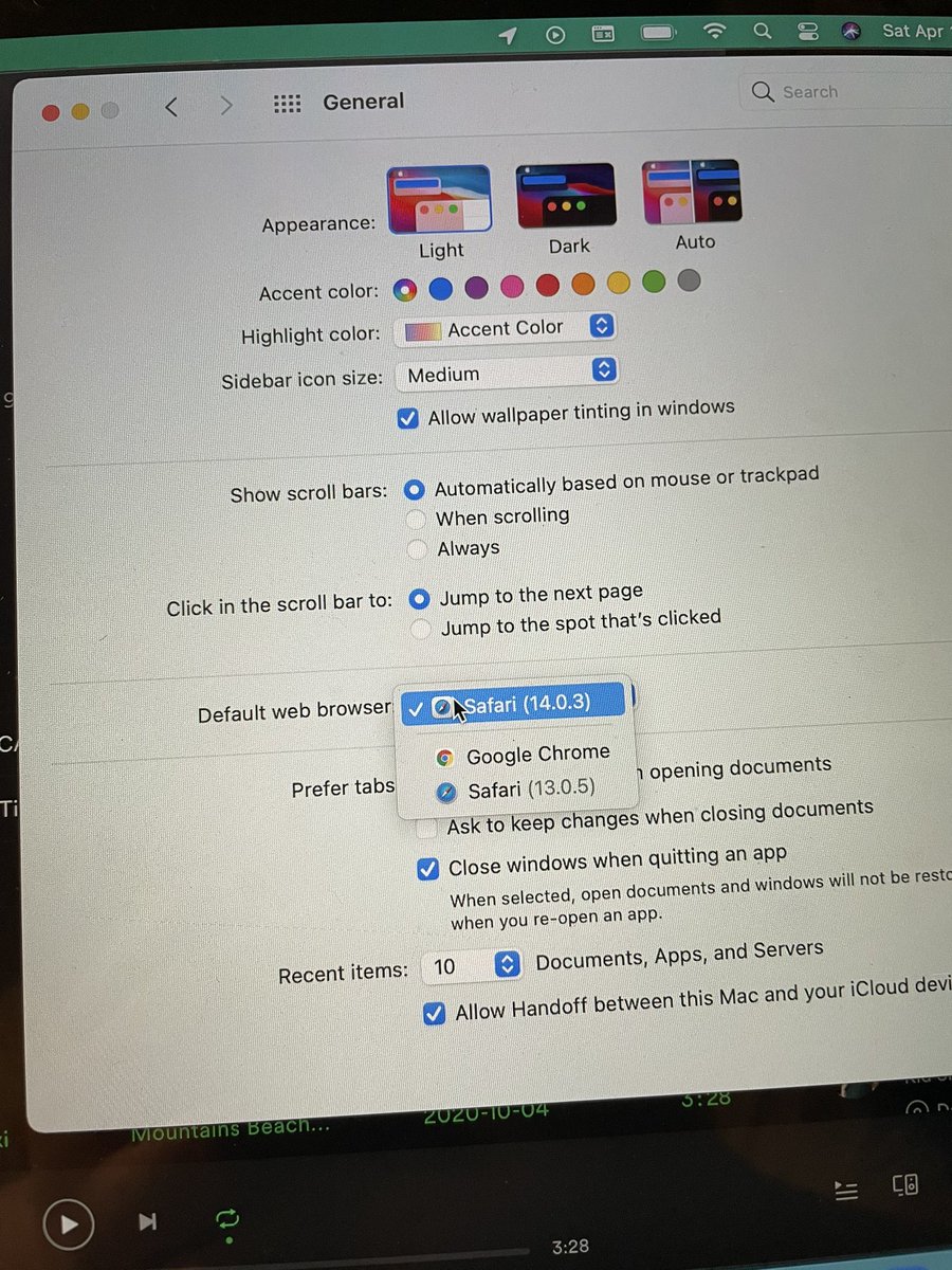 lillie________'s tweet photo. @theumbertogreco I think the problem is my screen does not look the same. I took a picture so you could see. @theumbertogreco https://t.co/sholR1b0Ug