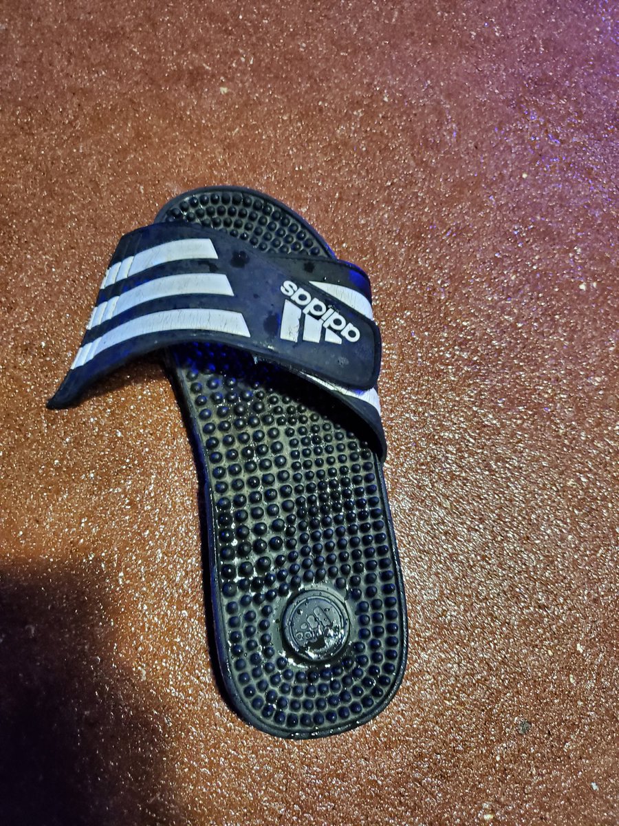 Shout out to John <a href="/UniversalORL/">Universal Orlando Resort</a> who noticed within 1 min that Marlee's shoe broke and quickly helped her replace it. Kindness is #Universal