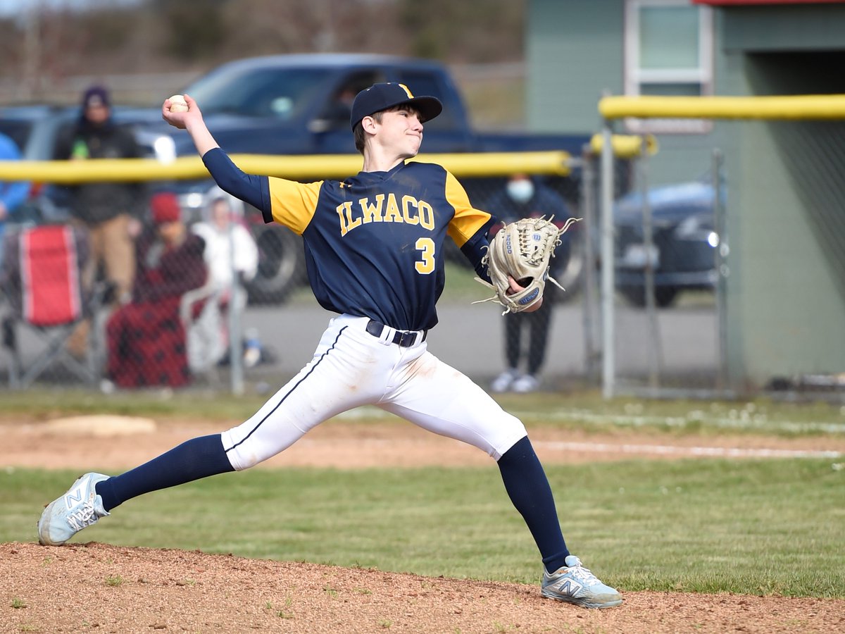 J_Kirshenbaum's tweet photo. We had doubleheaders on doubleheaders in Egg Town today, as both Winlock baseball and softball hosted Ilwaco for two-fers. The Fishermen and the Cardinals split both sets, including @winlockbaseball walking off winners in its second game. https://t.co/ycxCBmNeIW