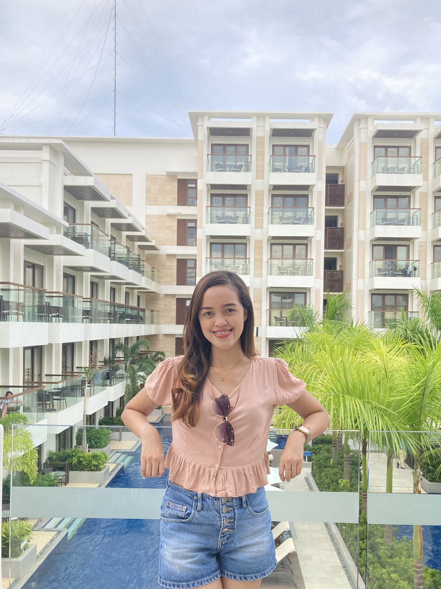 _kndria's tweet photo. from work to vacation realquick ahhh, mentally, I’m still here ✨ https://t.co/LUQTNiFK2r