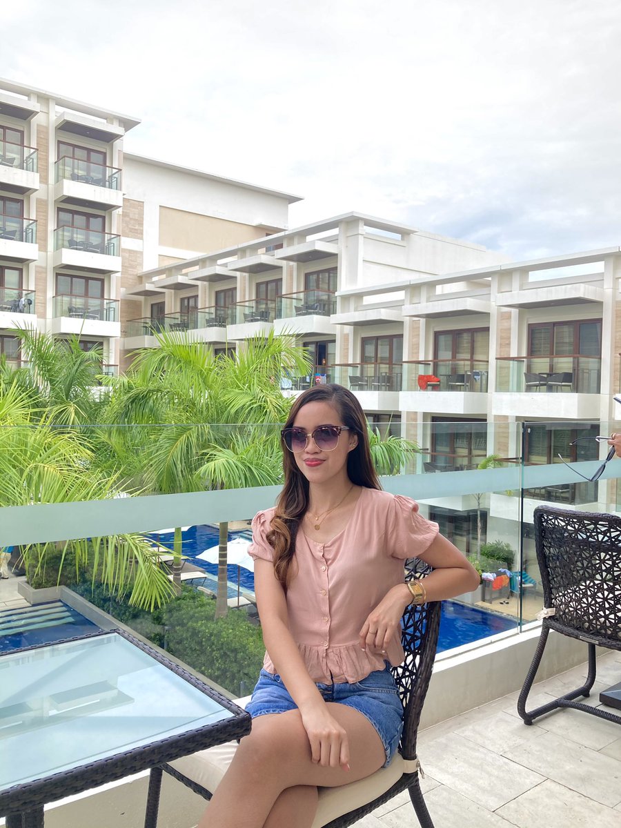 _kndria's tweet photo. from work to vacation realquick ahhh, mentally, I’m still here ✨ https://t.co/LUQTNiFK2r