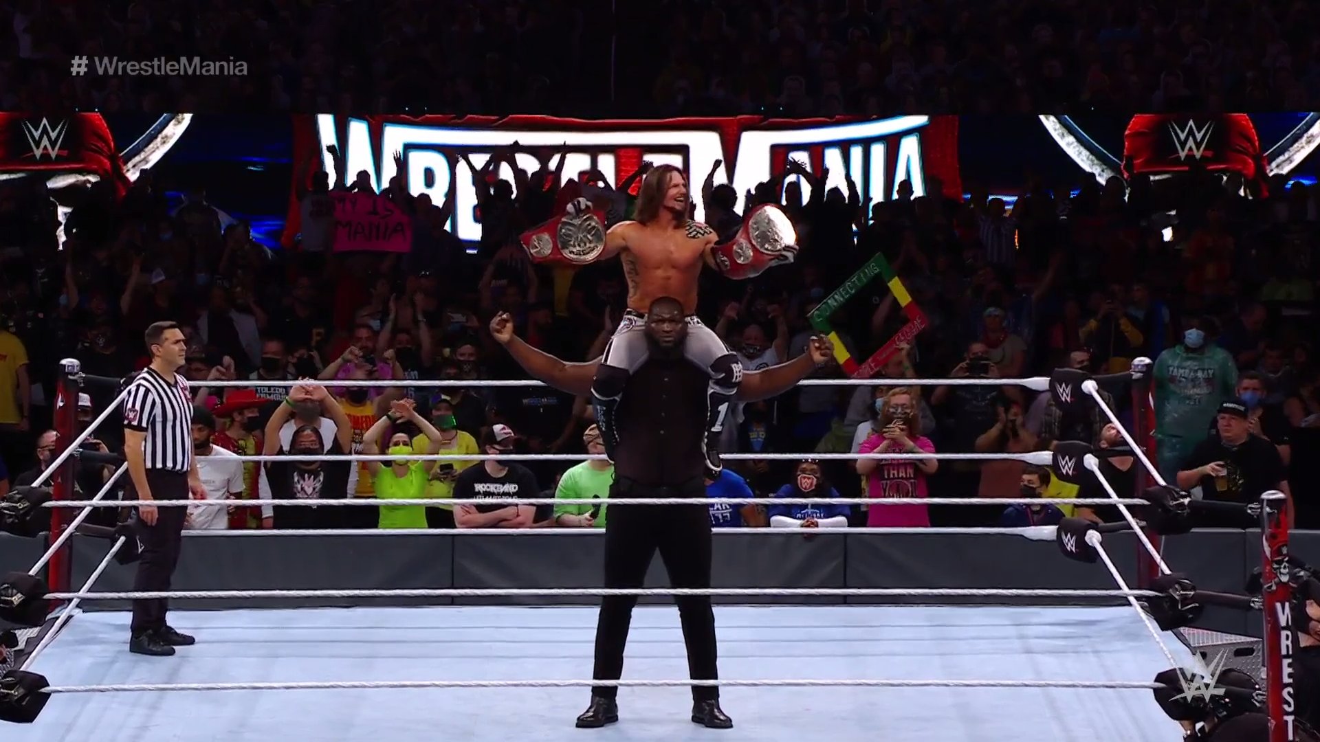 AJ & Omos nuevos campeones en pareja en este WrestleMania.