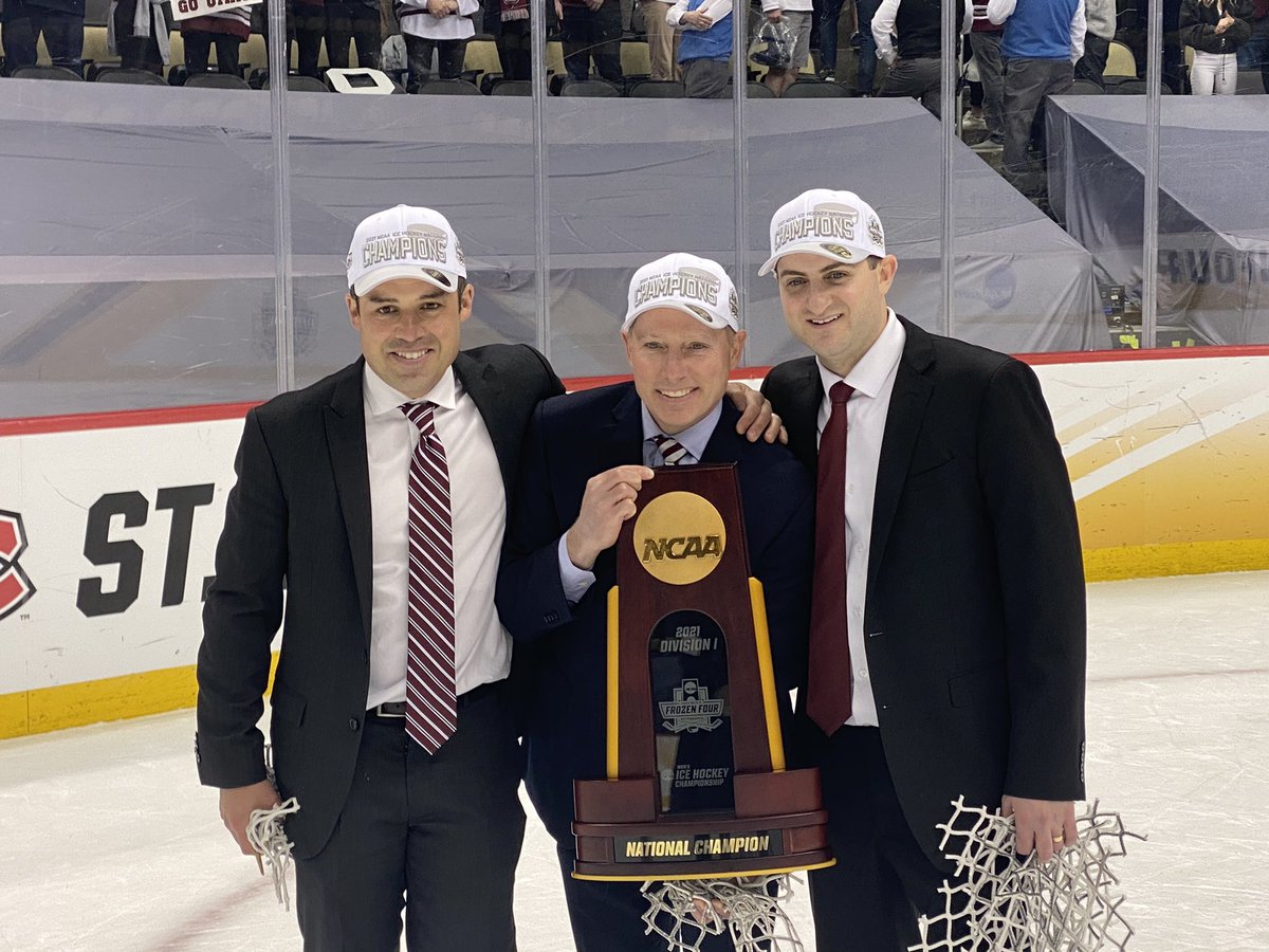 BEST hockey staff in the country! 👏🏼

#Flagship 🚩