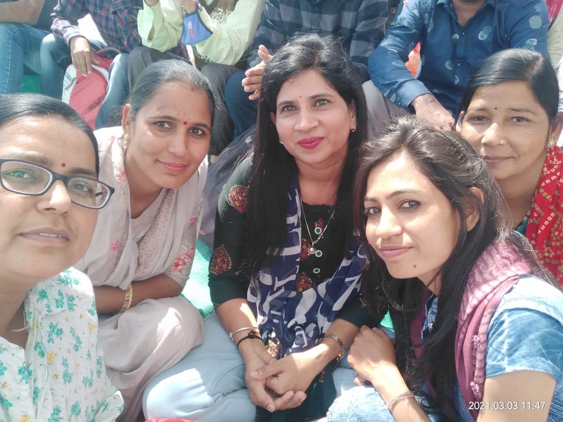 ये हम है, ये हमारे पटवारी साथी है, हम यहां धरने पर बैठे हैं और 3600 ग्रेड पे का वेट कर रहे हैं।।
#PatwariProtest
#GradePay3600
#PatwariHakYatra
<a href="/RPS_President/">Rajender Kumar Nimiwal</a> <a href="/RPS_Karauli/">राज.पटवार संघ करौली</a>
@theaawaznews <a href="/1stIndiaNews/">First India News</a> <a href="/Barmer_Harish/">Harish Chaudhary</a> <a href="/RPS_President/">Rajender Kumar Nimiwal</a> 
<a href="/ashokgehlot51/">Ashok Gehlot</a> <a href="/RahulGandhi/">Rahul Gandhi</a> <a href="/DainikBhaskar/">Dainik Bhaskar</a>