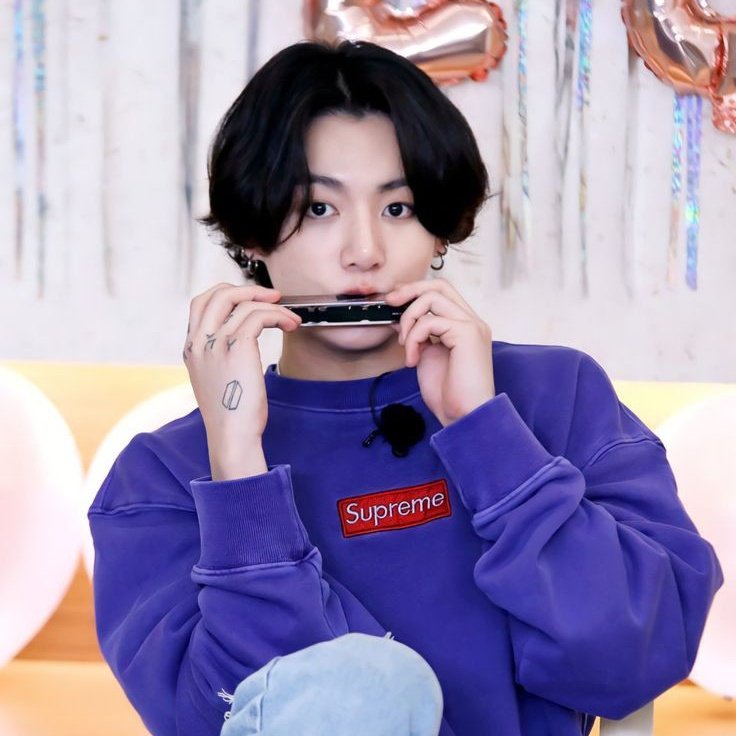 jungkook in hoodies: a thread.
