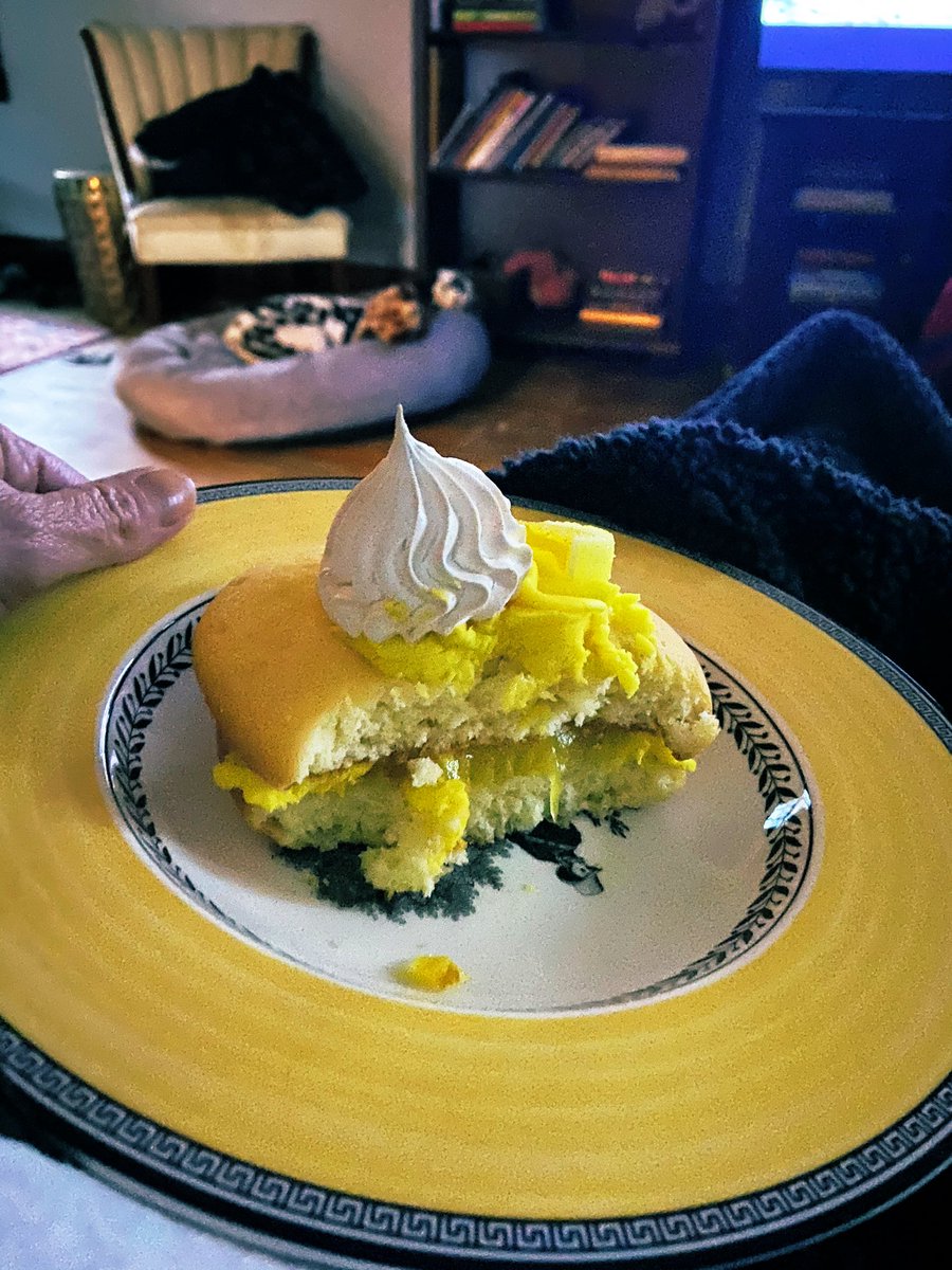 Up at 5am baking and getting curbside orders ready.... clearly the only way to end my day is with our lemon cream Whoopie pie! #savedone #yummy. 

You can place your order for next Saturday anytime this week, I guess you know what I would recommend, lol🙌🍋🙌