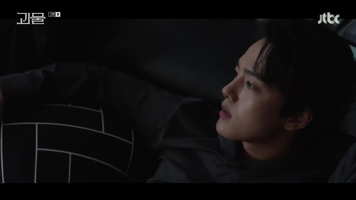 My favs. In no particular order. Dark white outfit. Contemplating life on sofa. Looking fondly at his b(r)oo. Wet crying close up. 8/8  #BeyondEvil  #YeoJinGoo