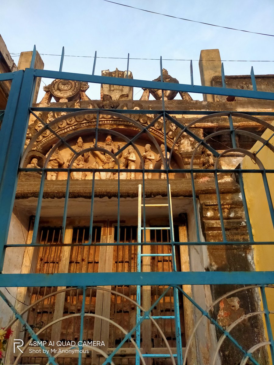 22_dns's tweet photo. @SadhguruJV  This is a forbidden temple found in the main Street of srirangam.very astonishing to see this in the temple campus.Locals say that this is under the control of few dominant people,  not allowing to open it up. 
#FreeTNTemples  #FreeHinduTemples https://t.co/K5xWwKOO4u