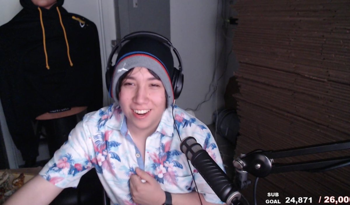 thread of quackity screenshots i have from the hot wings stream ^____^
