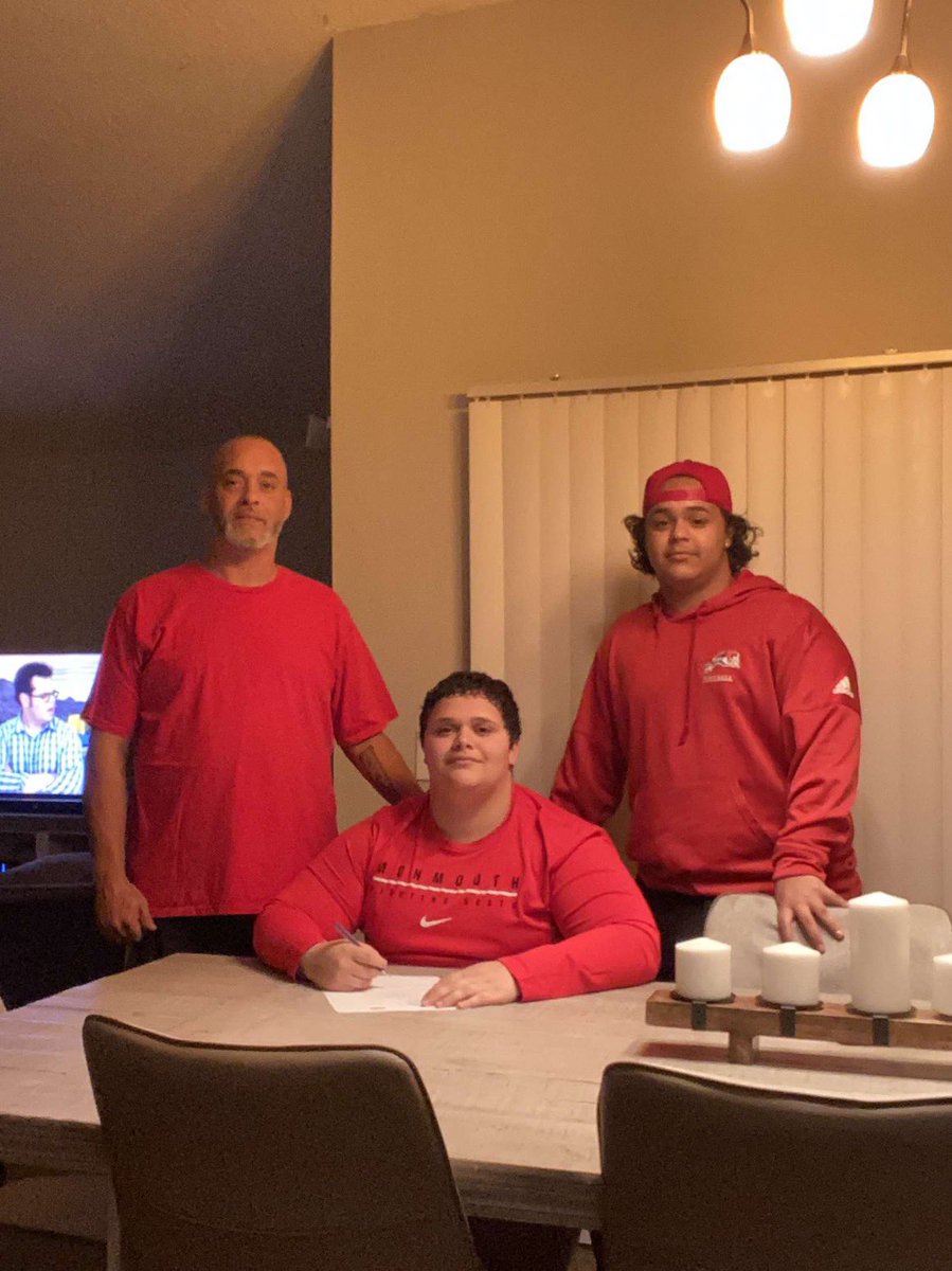 DRichardson_54's tweet photo. 1000% committed and signed. GOD IS GREAT #rollscots #COMMITTED #signed @CoachFreitag @RollScotsFB @MCFightingScots @MCBraunyBoy @Dameon8 @CMLions_Sports @larryblustein @illdee @karenbalino @X_Richardson7 https://t.co/WQxBF6uqW1