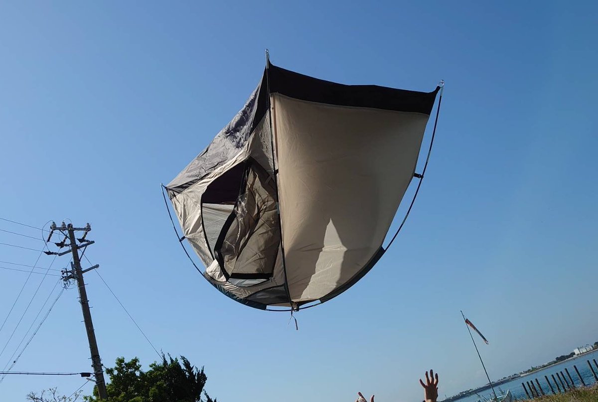 実写版ゆるキャン 宙を舞うテントを見て あの名シーン を思い出す人々 シンボルになってるの笑う テントが飛ぶわけ Togetter