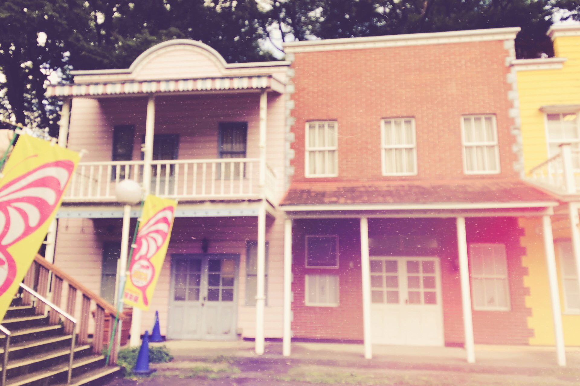 Kyoko 西洋お化け館の２階にあった目が回る部屋について 覚えてる方いらっしゃる なんで西洋お化け館の２階は封鎖されちゃったんでしょう 各種都市伝説的なことはあるけど ぶっちゃけ本当のところはどうなんだろか としまえん 西洋お化け館