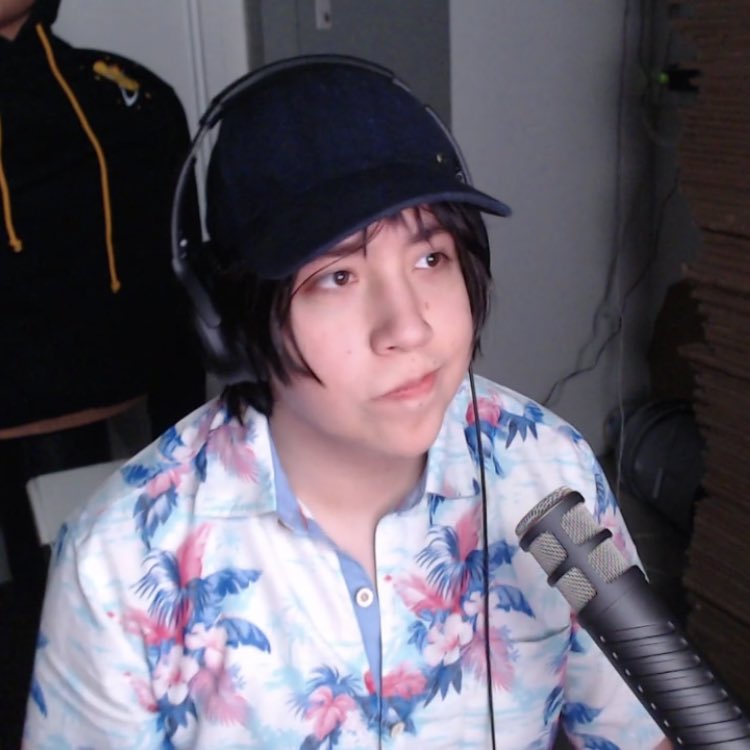 quackity at his cap [ a thread ] /safe
