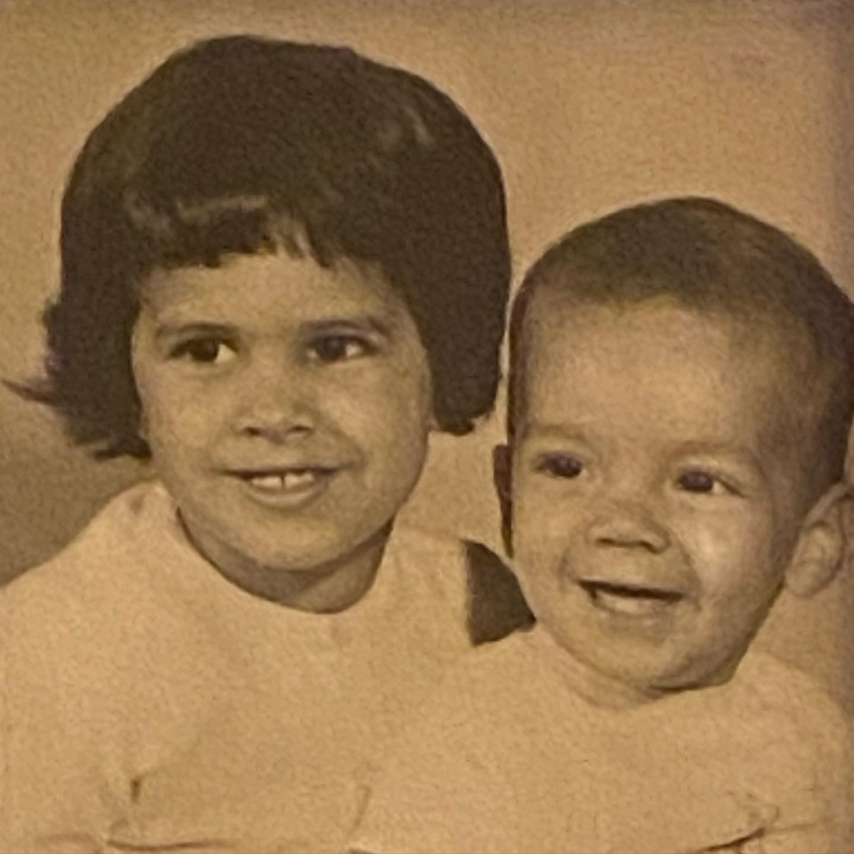 marthasjones_'s tweet image. Happy sibling day to my one and only - Paul Jones! #wecute