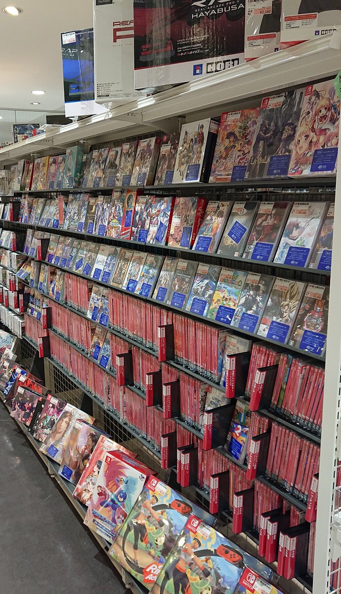 駿河屋大宮マルイ店 駿河屋史に残る売り場面積を誇る大宮マルイ店 現在鋭意売り場作成中 特にゲームソフトコーナーはswitchからrom2まで 新旧圧巻のラインナップとなっております 井上社員による匠の仕事 オープンしたらぜひ 棚いいぞ井上 と