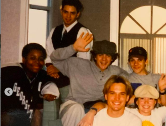 Jaxyman96's tweet photo. Old behind the scenes pic from D3 The Mighty Ducks with #KenanThompson #JoshuaJackson #MargueriteMoreau #VinnieLaRusso #MikeVitar #ScottWhyte source: Marguerite Moreau Instagram https://t.co/9TDiIChcyM https://t.co/korVj6SoyD