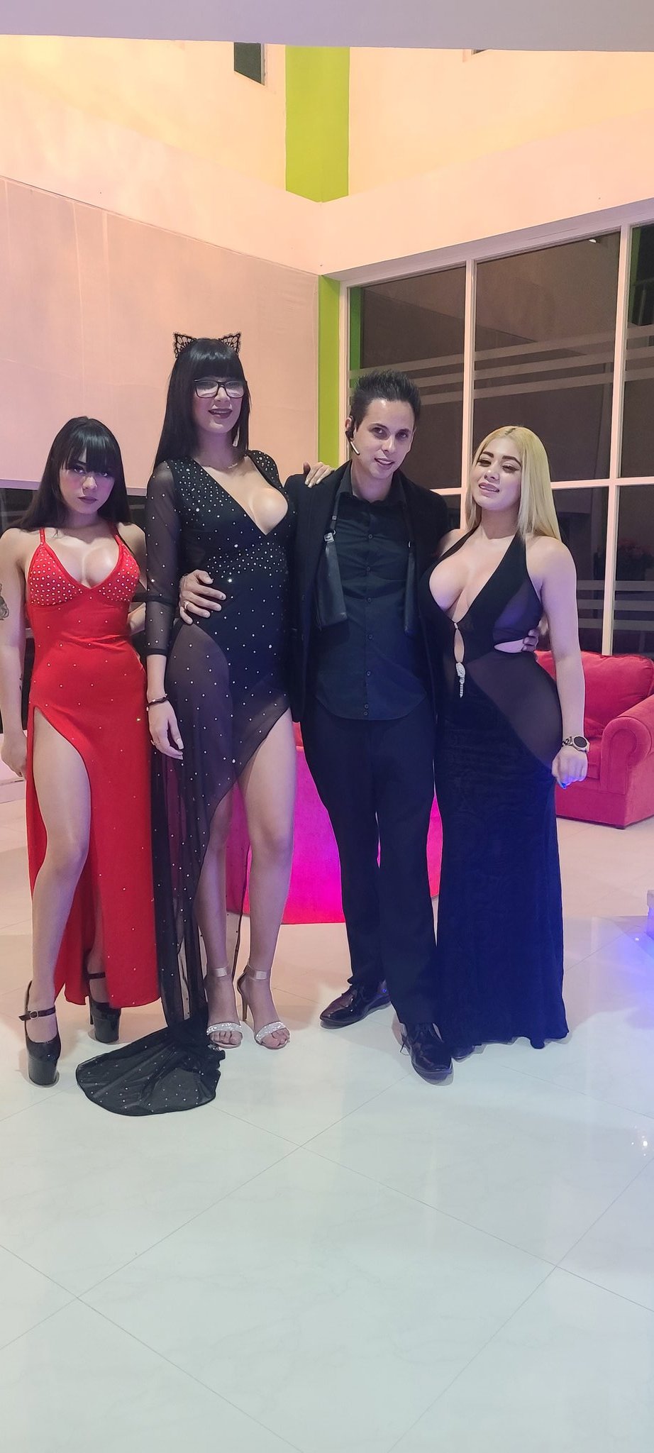 4 pic. Show time!!!!! Con mis 3 Novias @YamiRamirezmex @MiaMarinOficial @GiselleMontes18 https://t.c