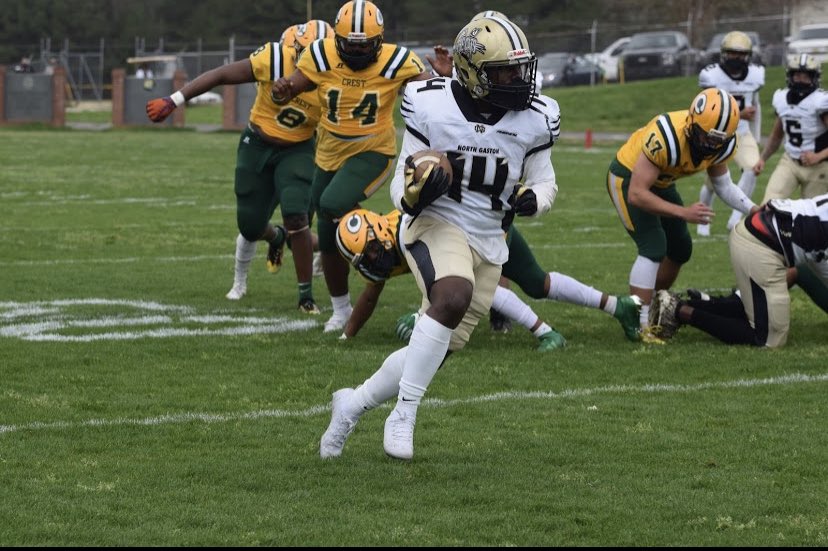 WilsonSRajae's tweet photo. wowwww man im truly heartbroken on how the game went 2 nights ago but y’all our season didn’t go as planned but i am ready for the next level and whatever comes my way i really want to thank @CoachCreed_56 @Coach_Carp_NOGA @Coach_J_Clark #callgod🤙🏾 #14Out . https://t.co/1J9e1uUKQn