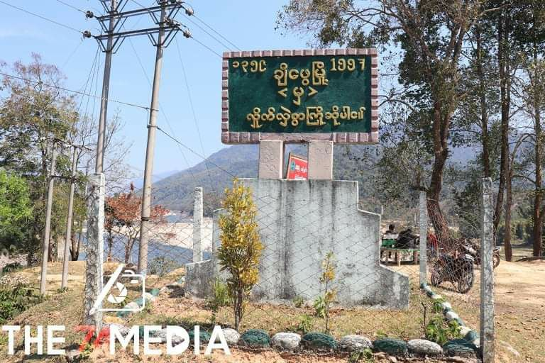 di_anasan's tweet photo. @Myanmar_Now_Eng Health workers involved in the CDM movement in #Chipwe Township, #Kachin State, were immediately evacuated from the staff housing. They are now facing difficulties.
#Apr11Coup
#WhatsHappeningInMyanmar https://t.co/PO8ho7tP6j
