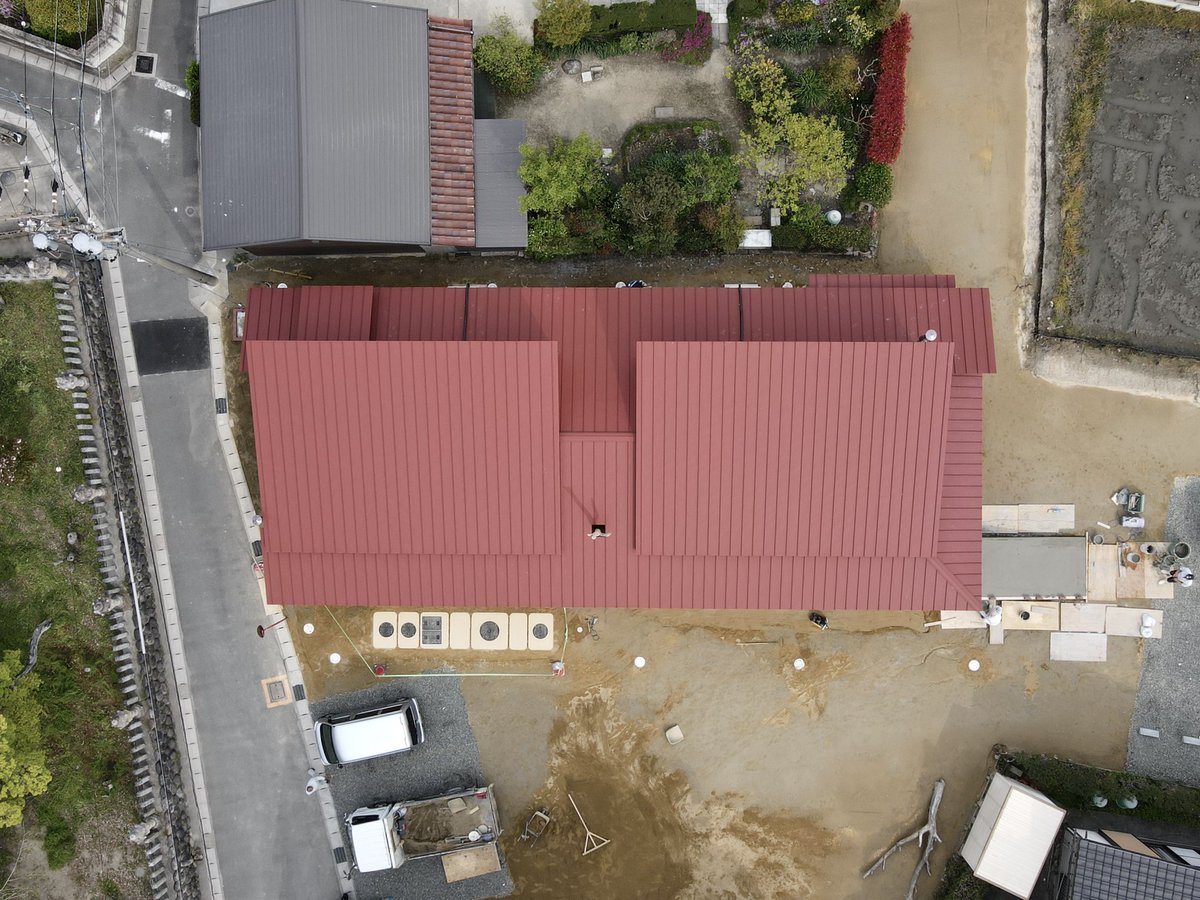 Mizmiz 切妻 寄棟 入母屋 片流れなど数種類の屋根形状を組み合わせ スタディし設計した批判的地域主義の建築デザイン 裏の神社からの新たな参道としての配置計画 Mizmiz 切妻 寄棟 入母屋 片流れなど数種類の屋根形状を組み合わせ スタディし設計した批判的地域主義の建築デザイン 裏の神社からの新たな参道としての配置計画