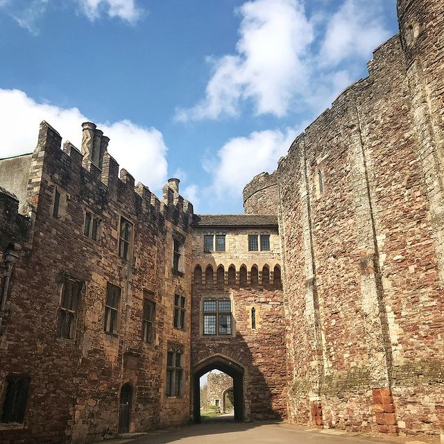 Looking forward to visiting beautiful Berkeley Castle👌  Hopefully it will be open before Summer 🌞 🏰

#berkeleycastle #medievalcastle #castle #ukcastle #castlesofinstagram #stayathome