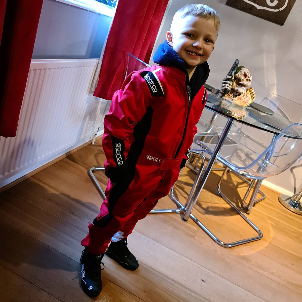 Freddie14527093's tweet photo. Got my new gear now too so I will be fresh for fullbeck on Thursday 🏎💨 @SparcoOfficial suit, gloves and boots.
#sparco #new #fresh #haopy #smile #smallboybigdreams https://t.co/Af0JvFMuxb