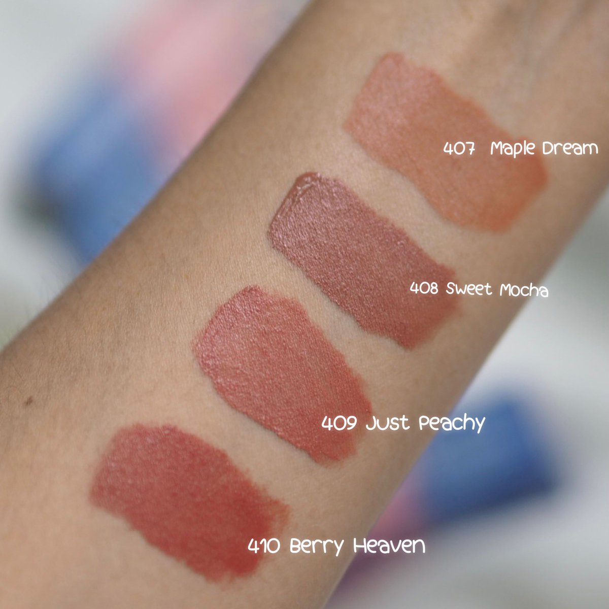 Juneliereview's tweet photo. ฮืออ สีคือดีมาก สบายปากมาก ๆ เนื้อซอฟแมต แบบไม่แห้งแถมเกลี่ยง่าย สีเข้ากับทุกสีผิว นอกจากนี้เค้ายังมีวิตามินอี ช่วยให้ความชุ่มชื่นกับผิวปาก แท่งละ 179.- ราคาโปร จากปกติ 250.- หาตำได้ที่ @multyshopping นะคะ #multyshopping #sixtoryThailand #ใช้ดีบอกต่อ https://t.co/WmOZgd1KSn
