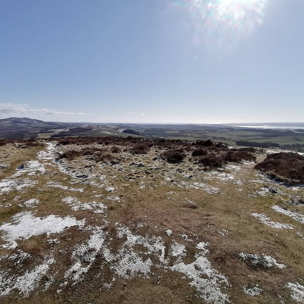 StruanBaptie_PM's tweet image. Lovely morning up Lundie Crags

#lundie #sundayvibes #sunhasgotitshaton