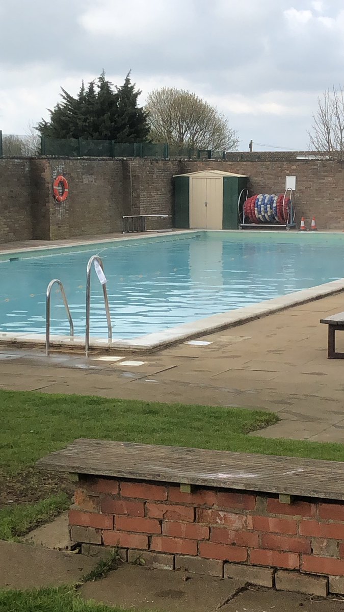 HanwellSports's tweet photo. Little snow shower finishes off the first swim at the Chipping Norton Lido. 75 lengths which will do nicely. https://t.co/EMUEOhoXWK