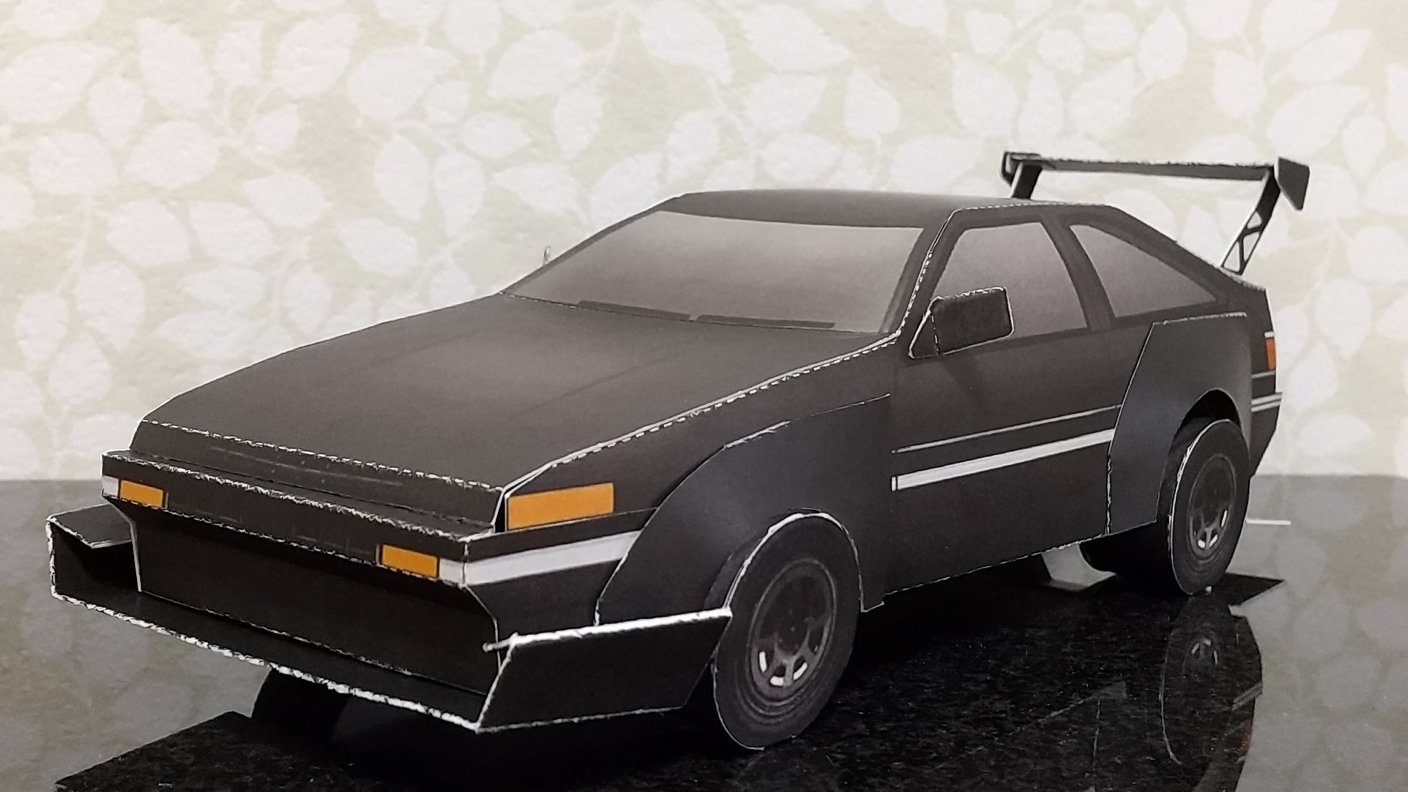 よし ペーパークラフト 在 Twitter 上 トヨタ スプリンタートレノ Ae86 ブラザー さんのホームページで公開された ペーパークラフト です Youtuberの Gunmaー17 さんとのコラボで公開されたものです 動画にも登場する ハチロクおじさん のマシンです