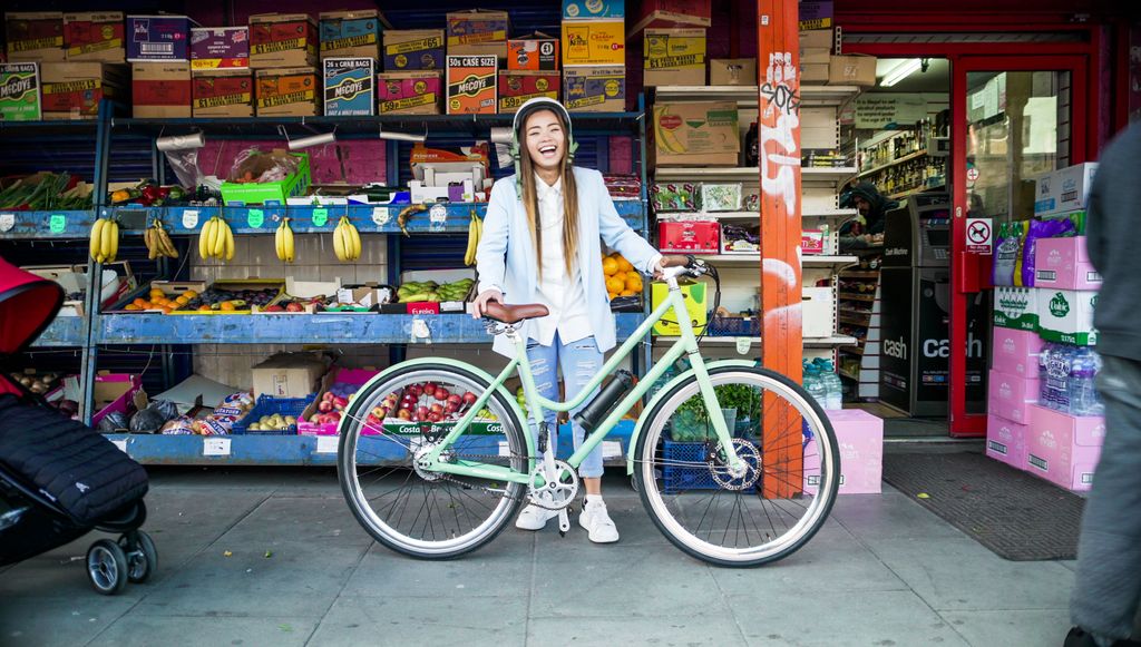 Only 1 AM1 STEP+ left in our outlet! Available in Pistachio Green, Stone White, or Clay grey. Check out our website buff.ly/2PC3mgH
✌️Only 14kg (including battery)
🚀20-mile range (32km)
🔋3 hours to full charge
#ebike #ebikes #electricbike