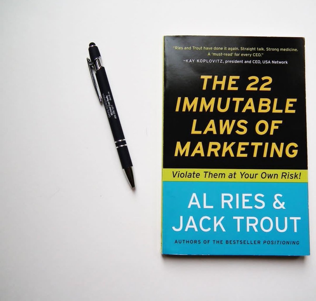Masterlui_'s tweet photo. Definitely the best book on Marketing you'll ever read even though it was written decades ago.
It shares principles rather than just cool sounding info.
Double it up by watching the movie "Syrup," best movie on Marketing out there too.
#ThankMeLater
#MasterLuiMBA https://t.co/7XPlOM7Iwu