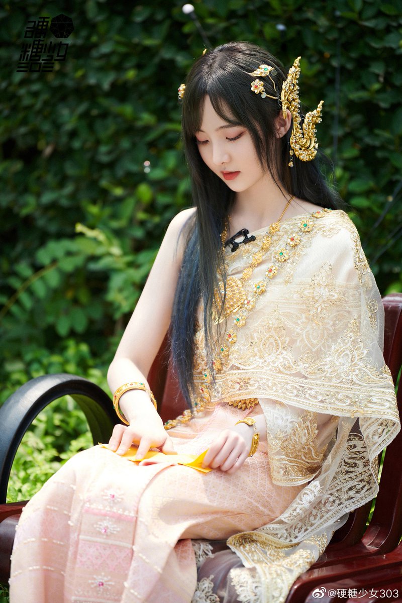 Bellenene1's tweet photo. #เนเน่
Nene really suits this costume so much ~ oh my god 😍😍
Nene looks like a princess 👸
#Nene #Nene郑乃馨 #CHUANG2021XNene #TAnene #StandByNENE #ItisRainingxNENE https://t.co/9VSrr5XiHy