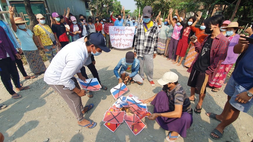 Myanmar_Now_Eng's tweet photo. Residents from five wards in Kalay, Sagaing Region, took to the streets on Sunday in protest of the military junta. They also set fire to Chinese and Russian flags, condemning the two countries’ support for the coup regime. #WhatsHappeningInMyanmar https://t.co/8UptnTU5Eu