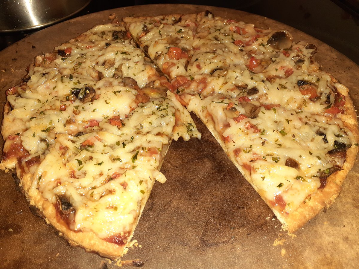 Vegan pie, thc boosters in the prosecco, DMX Drink Champs and Snowfall for the big W https://t.co/DkaAwAVhj8