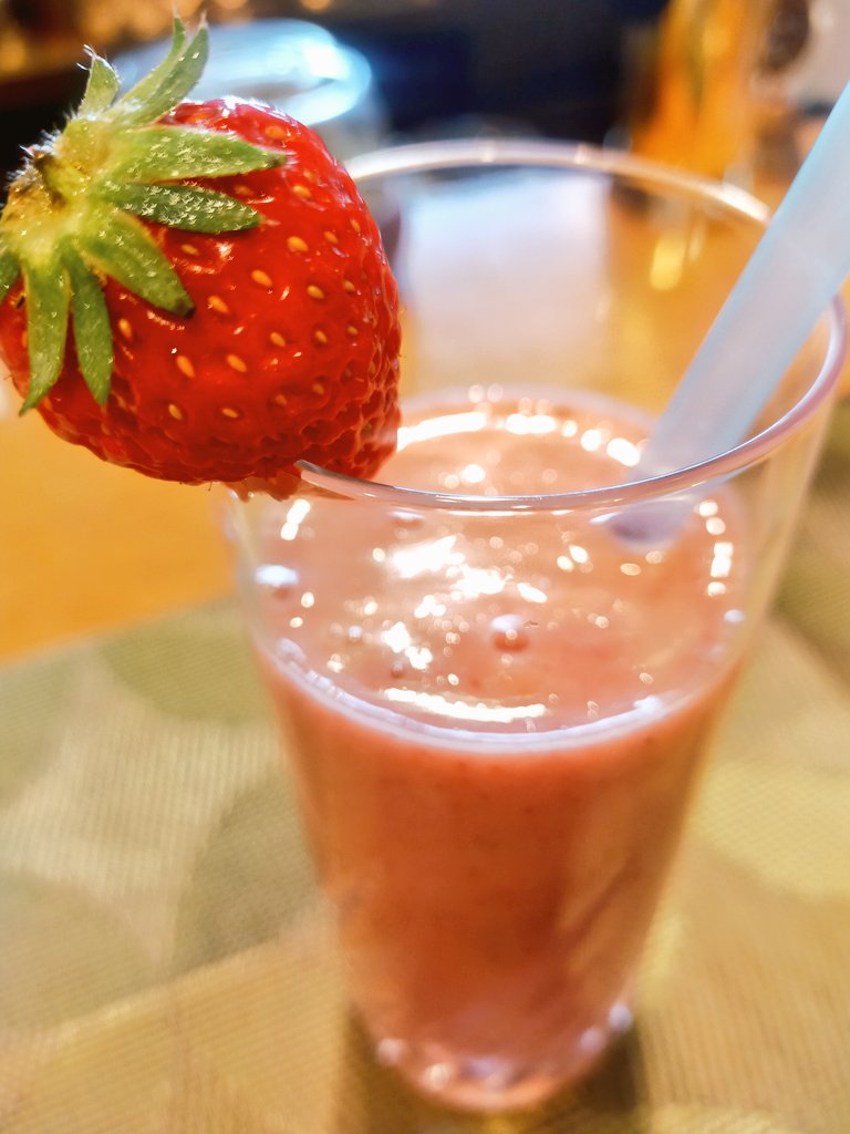 今日はMAGARINARIさんにお邪魔出来た〜！！引越し前に来れてよかったぁぁあ、しかももなみちゃんのスムージー𝔻𝕒𝕪😏💕
帰って荷造りがまだ待っている…:(´◦ω◦｀):