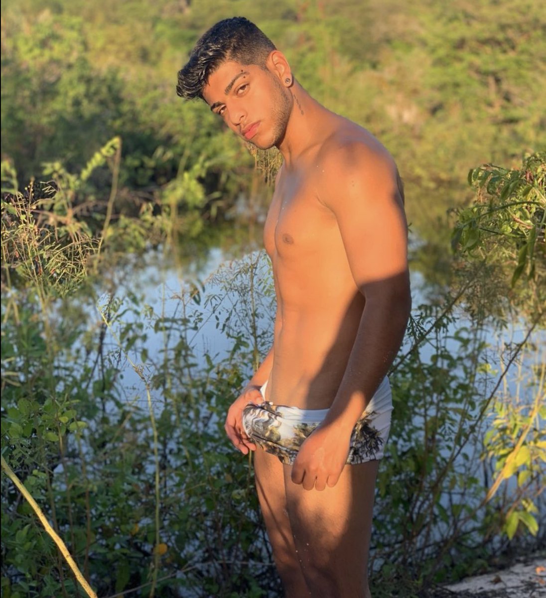 MeajudaQ's tweet photo. Um pouco do Marcio Mendes para vcs 🍆🔞😈 

@nudesdeheteros4 @Nudeshe18 @NudesDosHeteros @Nudes_Famouss @machorjj @gaybrasil @homensdesungas https://t.co/LtWQgfnpha