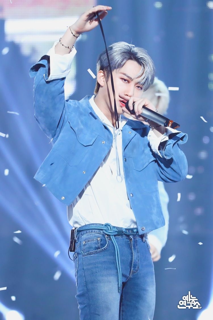 hourly changbin∞⁸ (semi CLOSED) tweet media