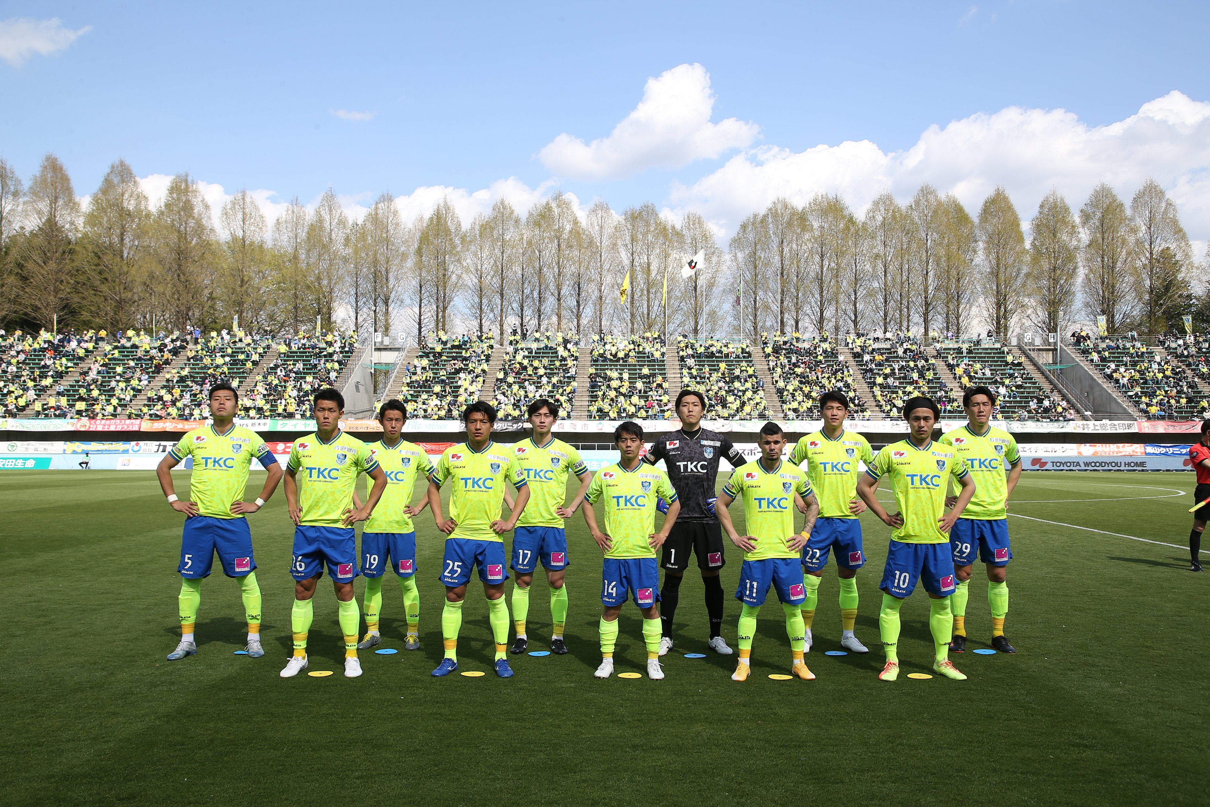 栃木sc公式 Tochigi Sc 4 11 相模原戦 本日のsc相模原との Sc対決 は 前半は相模原が 後半は栃木 が押し気味に試合を進めるも両者譲らず0 0の引き分けとなりました これで三勝三敗一分 暫定順位8位となります 本日も 全員戦力 でともに戦って