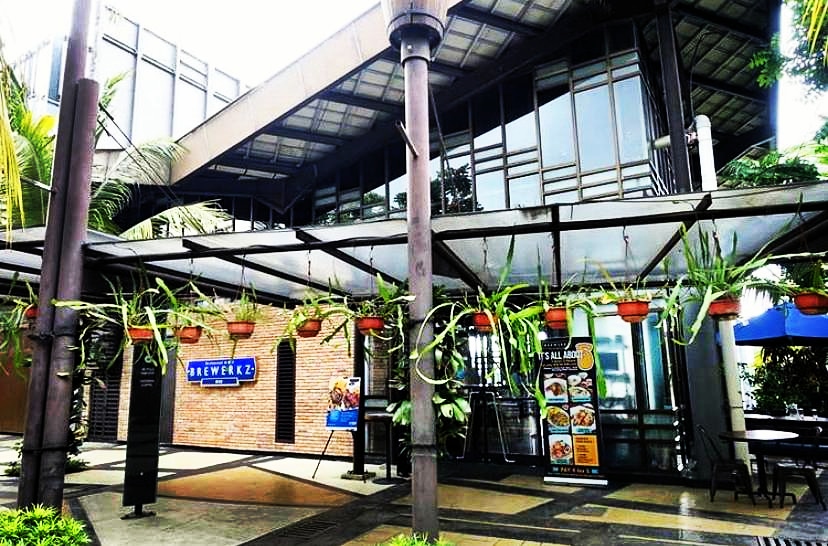 Weekend Mood!
Not sure how to spend your weekend? There is still time to have your memorable weekend with Brewerkz The Breeze BSD.