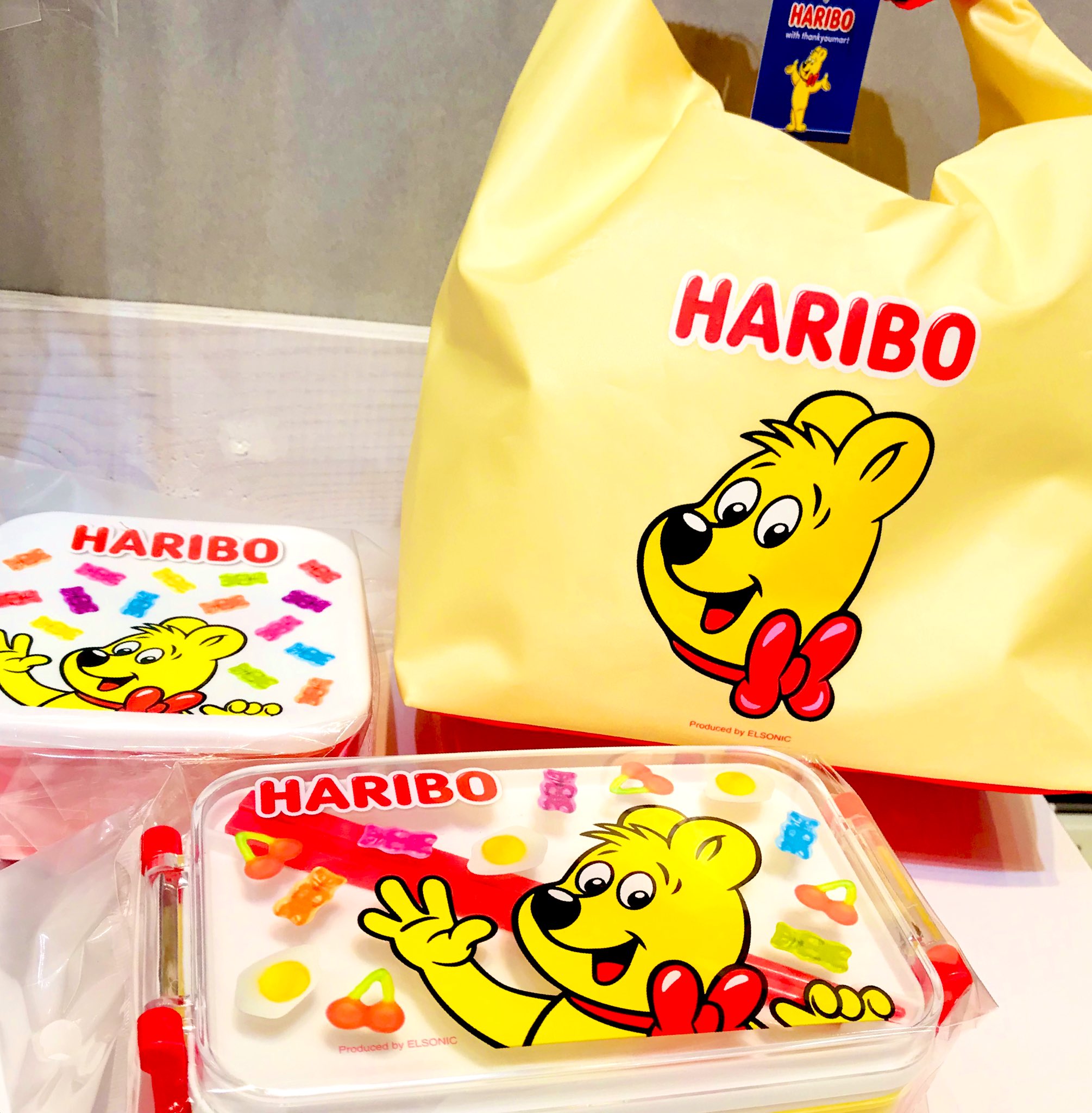 サンキューマートららぽーと和泉店 商品紹介 Hariboコラボランチセット 販売開始しております ランチバッグは水筒も入るサイズ感で 正方形のお弁当箱は3つセット と大変お買い得です サンキューマートだけの限定アイテム 是非ゲットして下さい