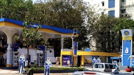 BPCLimited's tweet photo. Our Fuel Station at Sion - Trombay Road in Chembur, Mumbai gets an upgrade. It’s now owned and operated by the company. Stopy by if you drive on that stretch! #PureForSure #Speed #Automation #SmartDrive #BPCLSBICreditCard https://t.co/lSQSMHXWwz