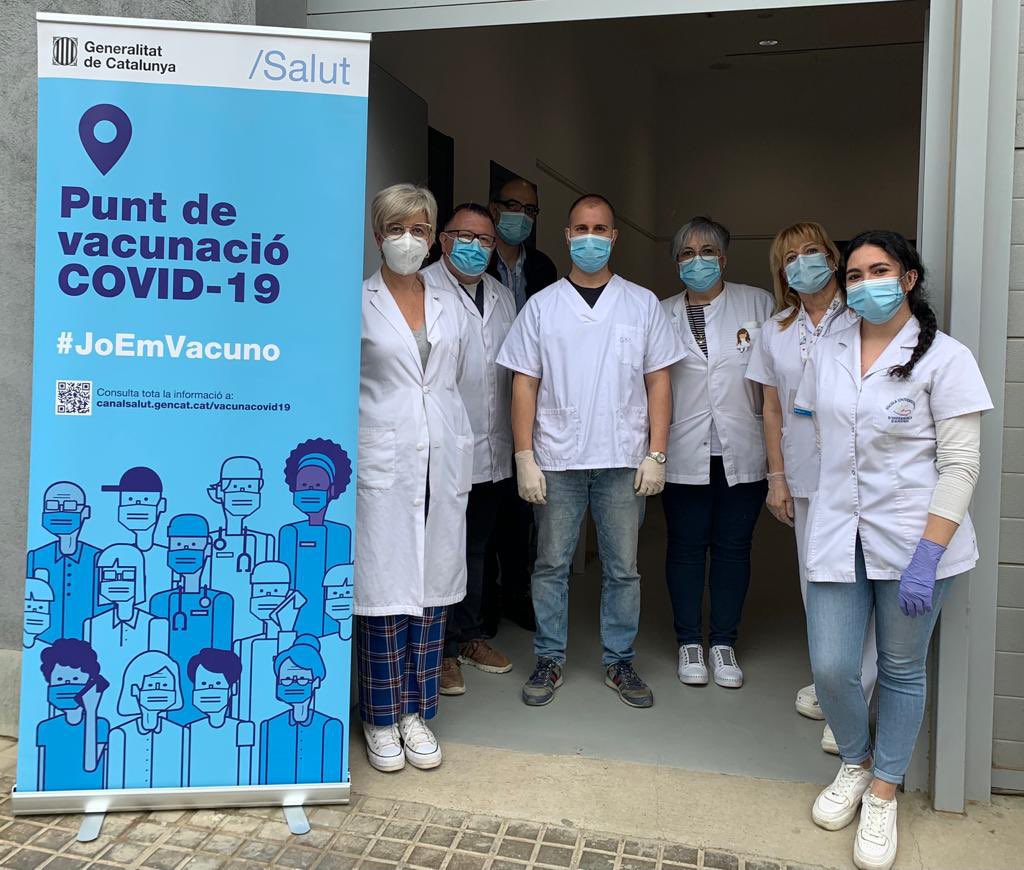 InfLleidaCOILL's tweet photo. L’equip del consultori local de Rosselló (ABS Lleida Rural Nord), un altre dels centres d’Atenció Primària que lidera la vacunació. Gràcies, companyes!
💪🏻❤️ #INFERMERESdeLLEIDA
#ForçaInfermera #PerLleida #Joemvacuno #vacunaciócovidcatalunya https://t.co/9kQSP6K4r2
