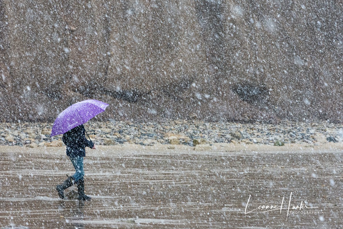 It was gloriously sunny at the beach yesterday. Then a flurry of snow came out of the blue. So beautiful. It's snowing outside now. So exciting! Hope you have a lovely Sunday. Enjoy the white stuff. Best wishes. Leanne. :) 

#snow #weather #beach #Yorkshire #flurry