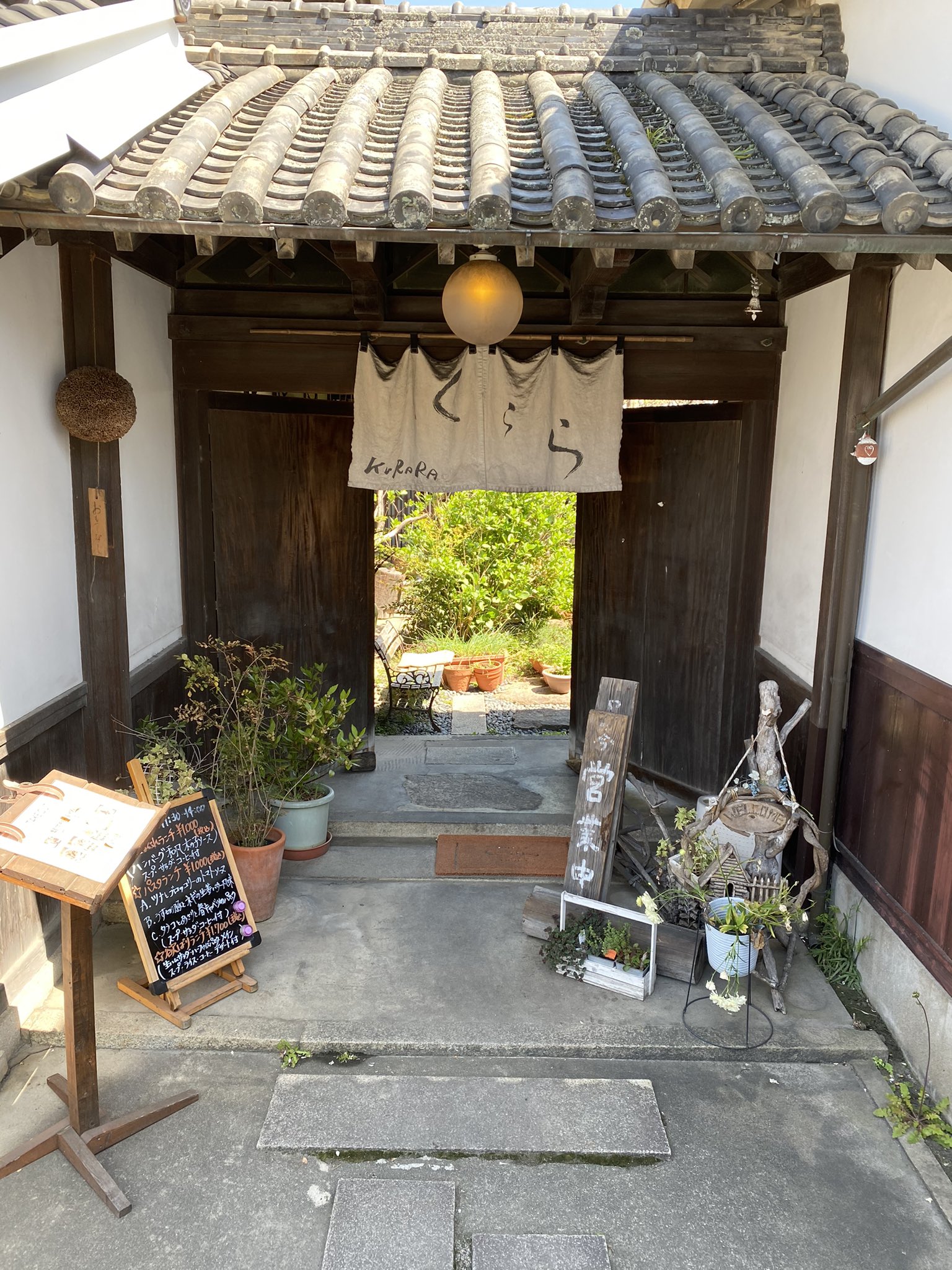 愛莉 週末のお天気がやっと ツーリングへ ランチは井原市 Cafe Restaurant くらら 古民家カフェ パスタランチ食べたかったけど 苦手な食材入ってたので違うのを トマトソースが超美味しい ご飯が昔話ご飯 笑 デザートも食べて大満足