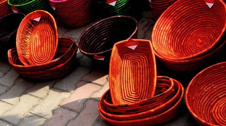 15)Sikki, Sabai,Moonj grass basketryMoonj,Sabai a form of grass found along banks of Yamuna in Allahabad.These reeds grow on banks of water bodies& marshy lands.Sikki, form of golden grass, grows in Bihar plains. Baskets& boxes r made with technique of coiling & later dyed.