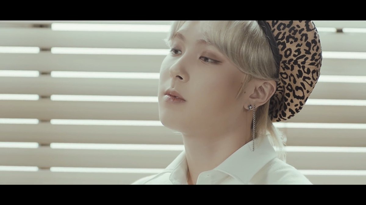 hyunguitarist's tweet photo. abim cya makes me wanna protect him๐ #Sunwe @official_ONEWE #ํค์ #์์ https://t.co/6mHCfKtvud