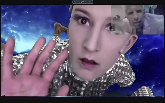 Die Nathanal-Show: Regisseur #AlexanderNerlich holt E.T.A. Hoffmanns romantische Schauergeschichte "Der Sandmann" in seiner Zoom-Inszenierung in die digitale Gegenwart <a href="/theaterIN/">Stadttheater Ingolstadt</a> Ingolstadt. Hier unsere Kritik: nachtkritik.de/index.php?opti…